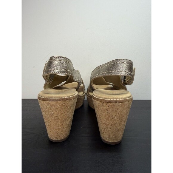 Clarks Wedge Sandals Womens Size 7 Aisley Tulip Gold Metallic Leather - Picture 6 of 12